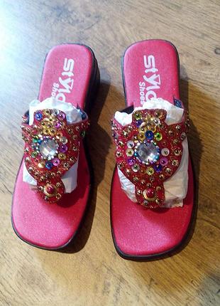 Шлепанцы с пайетками
