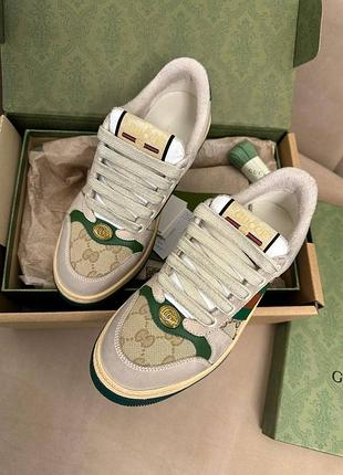 Жіночі кросівки