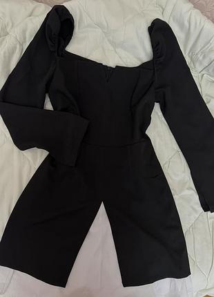 Сукня з декольте