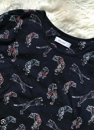 Футболка с принтом тигров