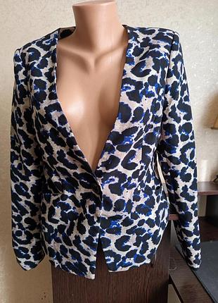 Фирменный стильный жакет,пиджак.