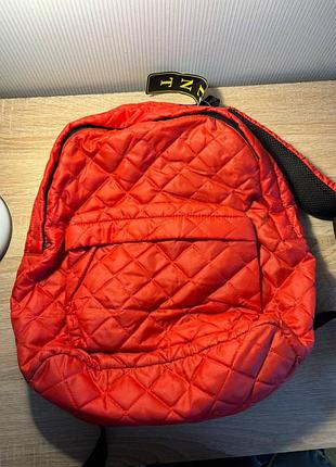 Красный стильный рюкзак из непромокаемого материала