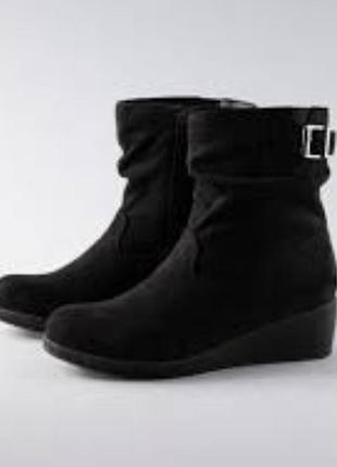 Нові пів чобітки на танкетці оригінал 38 підходить на 39