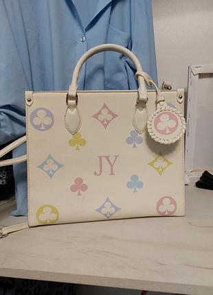 Сумка вместительная