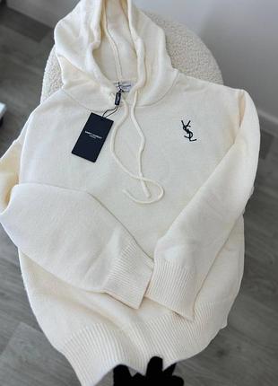 Жіночий светр