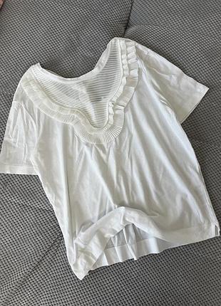 Біла футболка sandro з плісерованим коміром -жабо