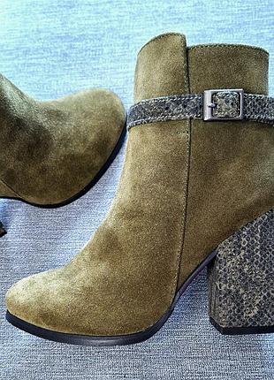 Жіночі натуральні замшеві осінні черевички хакі зелені пітон ботельйони на високих квадратних підборах каблуках на замку розмір 38 39 40 41