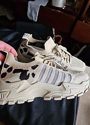 Кроссовки с лезвие принтом