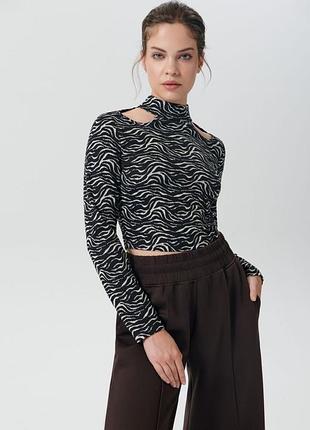 Топ зебра з відкритими ключицями