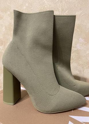 Ексклюзивні в'язані чоботи loyal від public desire