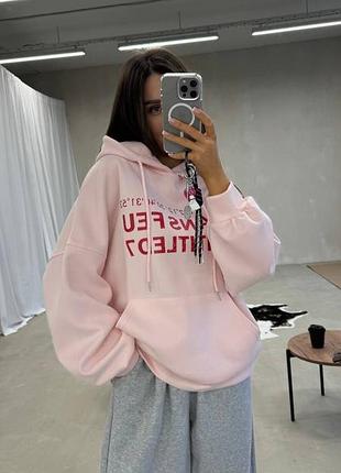 Зручний жіночий повсякденний костюм з тринитки на флісі оверсайз худі зі шнурком та написом спереду з кишенею кенгуру та штани вільного крою