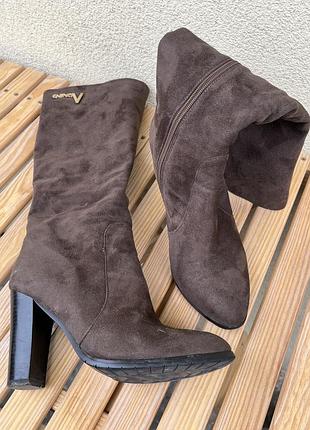 Чоботи жіночі зі штучної замші розмір 37 коричневого кольору в хорошому стані