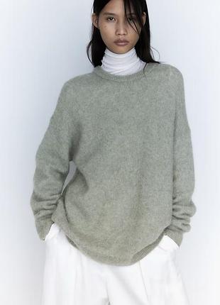 Фисташковый свитер удлиненный