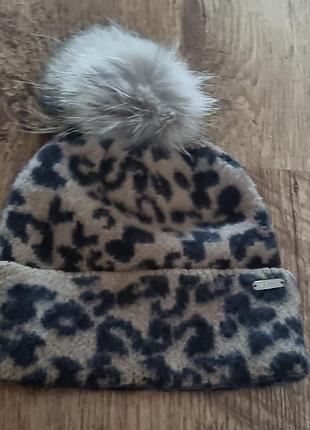 Тепла зимова шапка steve madden