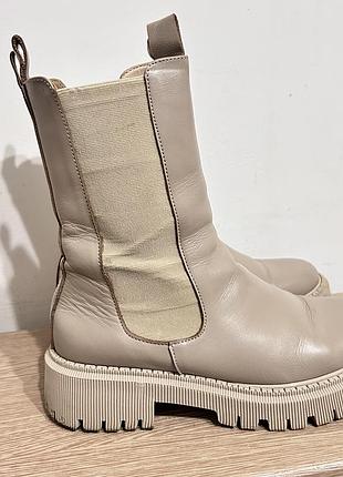 Продаю речі і взуття б/у гарному стані