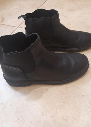 Ботиночки, для мальчика, черные, кожаные, р.36, по бокам вставка резинка. в красивом состоянии. отличное предложение на осень. классика.,zara, индия.