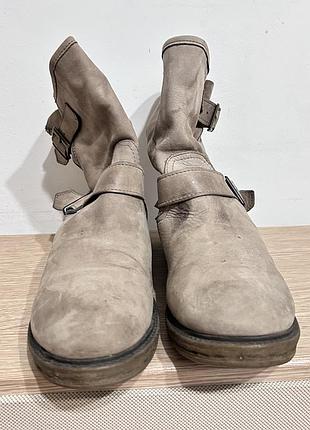 Продаю речі і взуття б/у гарному стані