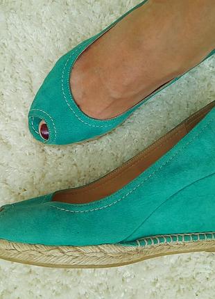 Танкетка в офіс замш шкіра 39р на 38р. нові туфлі