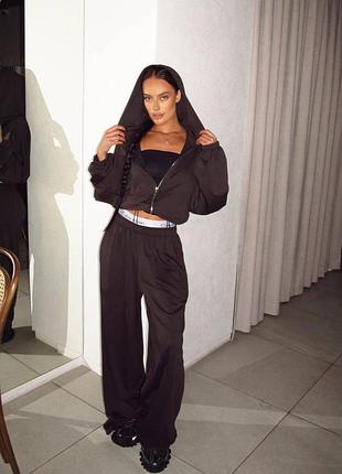 Жіночий спортивний костюм з лого резинкою