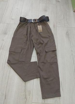 Стильные брюки-карго с ремнем