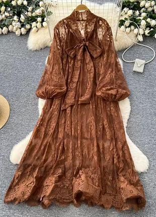 Платье кружевное свободного кроя коричневое с платьем подкладкой