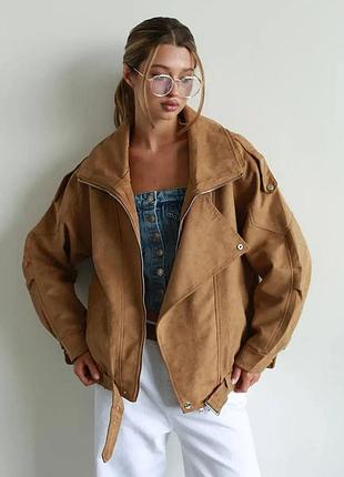 Замшевая куртка бомбер оверсайз кроя