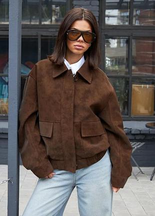 Замшевая куртка бомбер коричневого шоколадного цвета