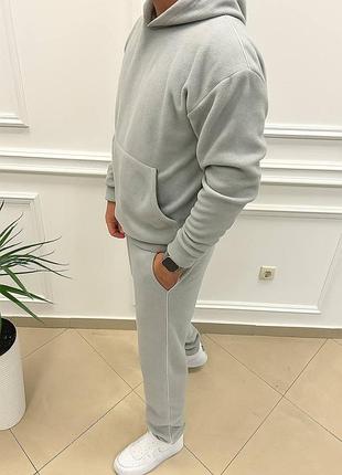 Мужской спортивный костюм