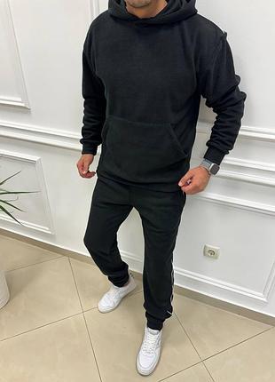 Мужской спортивный костюм