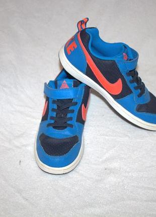 Кроссовки фирмы nike 35 размера по стельке 22,5 см.