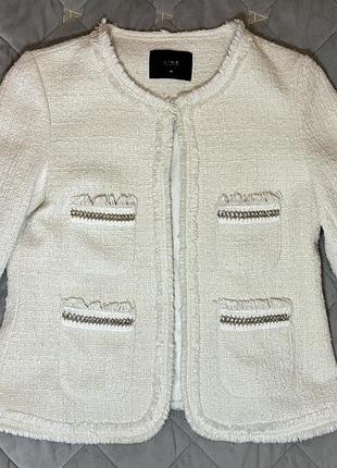 Жіночий жакет в стилі old money