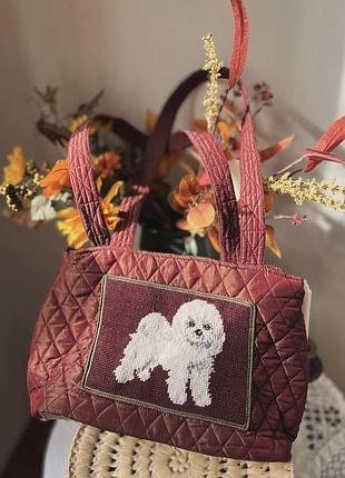 Стьобана сумка з вишивкою собака бордова з двохромної тканини