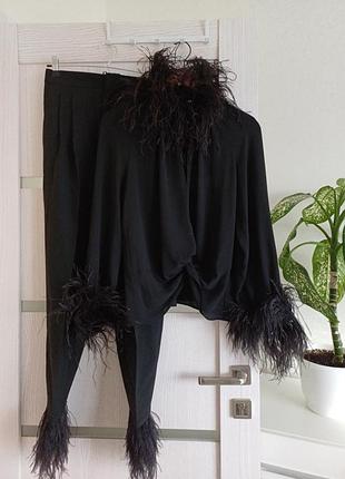 Костюм с перьями zara 37 на 96 см брюки , 104 перья, блуза 51 на 60 см