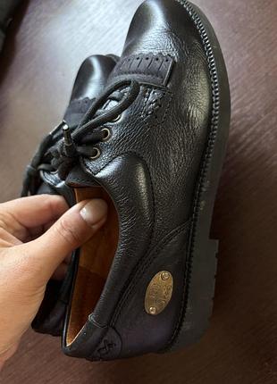 Чорні шкіряні туфлі-лофери