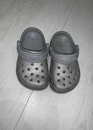 Дитяче взуття crocs 24-24,5 срібні з блискитками