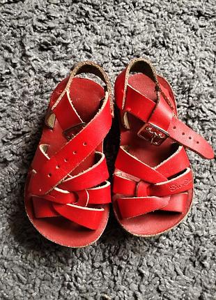 Босоножки для девочки красные кожаные
