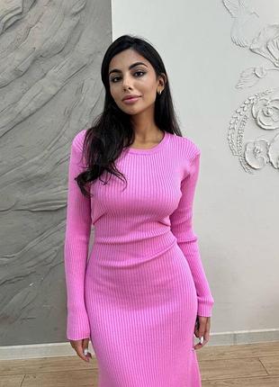 Ніжна жіноча довга сукня в рубчик з довгим рукавом та шнурівкою позаду прямого крою дуже гарна