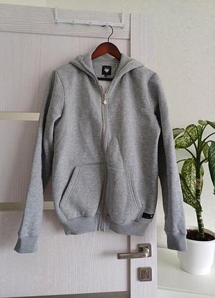 Кофта светится возле замка 55 на 66