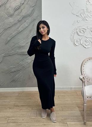 Ніжна жіноча довга сукня в рубчик з довгим рукавом та шнурівкою позаду прямого крою дуже гарна