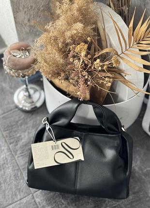 Сумка polene чорна шкіряна є довгий ремінець