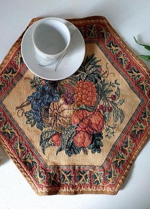 Винтажная гобеленовая салфетка