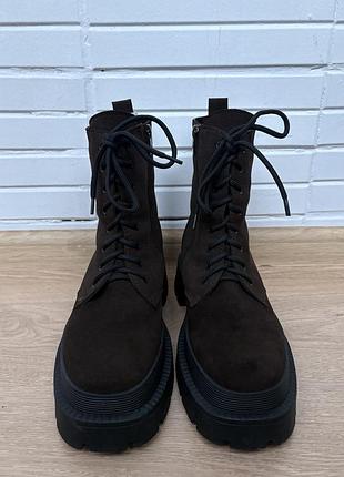 Жіночі замшеві черевики на шнурівці коричневі