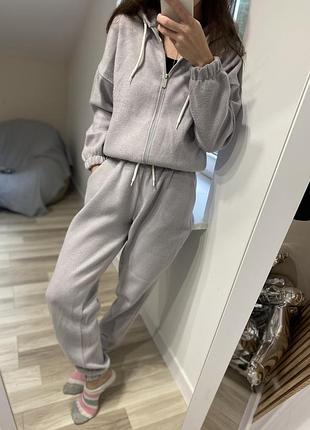 Теплий костюм у ніжному кольорі