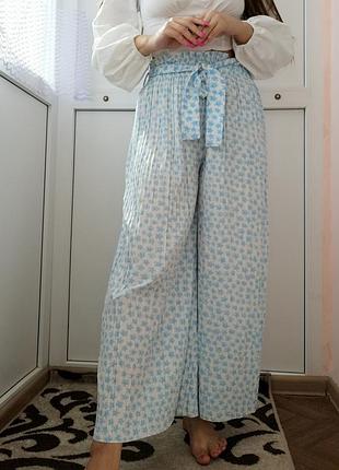 Штани жіночі штани білі блакитні квітковий принт плісе airisa
