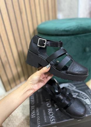 Туфлі відкриті