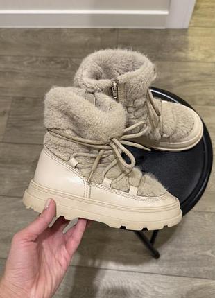 Взуття zara з штучним хутром. дуже гарні зручні та легкі.