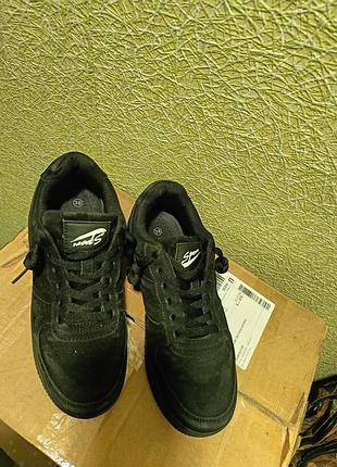 Кроссовки женские.