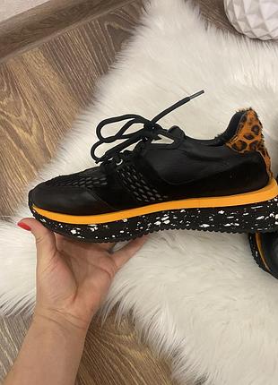 Кросівки tucino чорні з оранжевими вставками