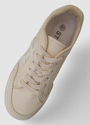 Кроссовки из эко-кожи