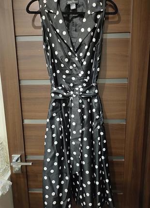 Женское платье в горошек